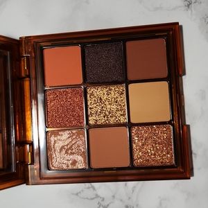 Huda beauty caramel brown palette